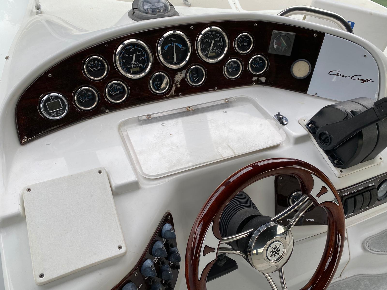 Łódź motorowa Chris Craft Crown 32